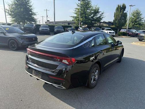 Ebony Black 2022 Kia K5 LXS