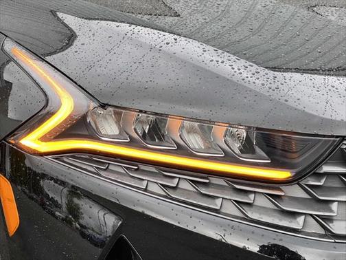 Ebony Black 2022 Kia K5 LXS