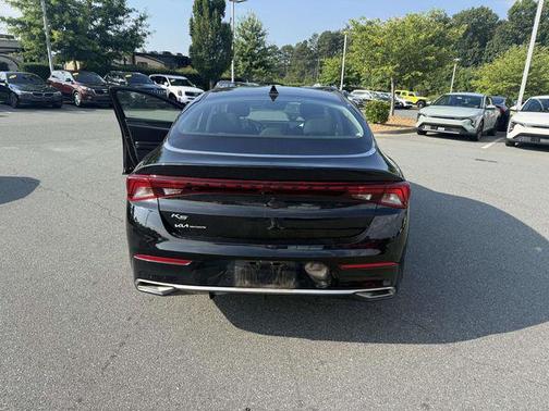 Ebony Black 2022 Kia K5 LXS