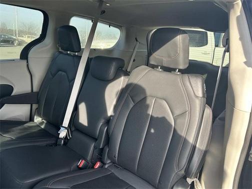 2020 Chrysler Pacifica Touring L