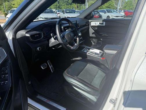 Star White Metallic Tri-Coat 2023 Ford Explorer ST-Line