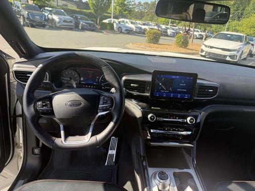 Star White Metallic Tri-Coat 2023 Ford Explorer ST-Line