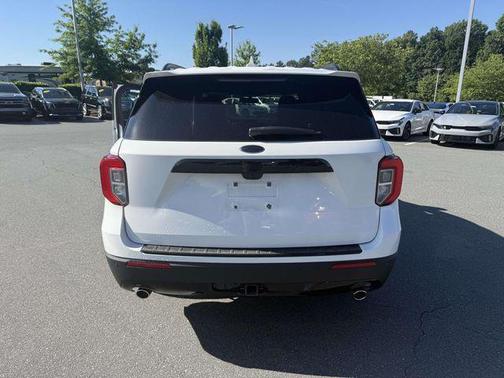 Star White Metallic Tri-Coat 2023 Ford Explorer ST-Line