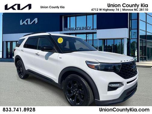 Star White Metallic Tri-Coat 2023 Ford Explorer ST-Line