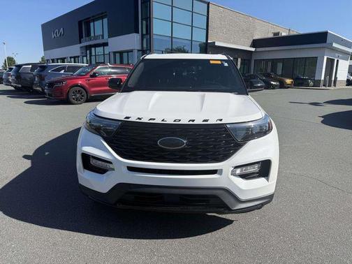 Star White Metallic Tri-Coat 2023 Ford Explorer ST-Line