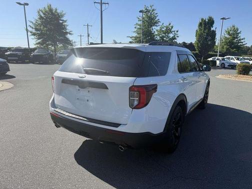 Star White Metallic Tri-Coat 2023 Ford Explorer ST-Line