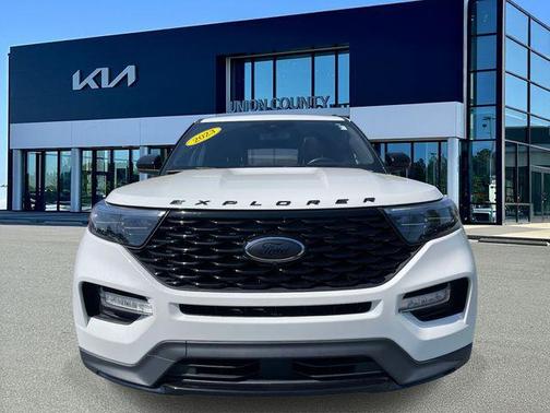 Star White Metallic Tri-Coat 2023 Ford Explorer ST-Line