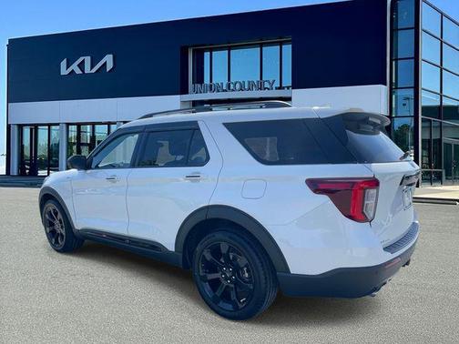 Star White Metallic Tri-Coat 2023 Ford Explorer ST-Line