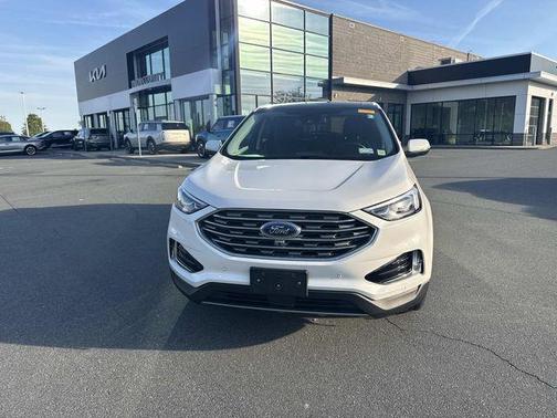 Star White Metallic Tri-Coat 2022 Ford Edge Titanium