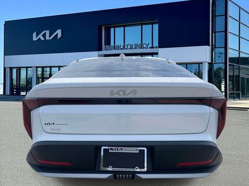 Snow White Pearl 2026 Kia K4 LXS