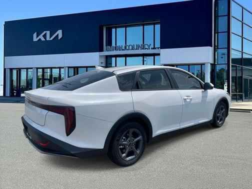 Snow White Pearl 2026 Kia K4 LXS
