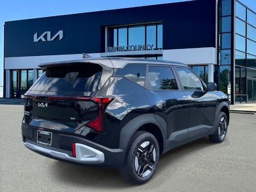 Aurora Black Pearl 2027 Kia Seltos LX