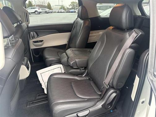 2023 Kia Carnival LX