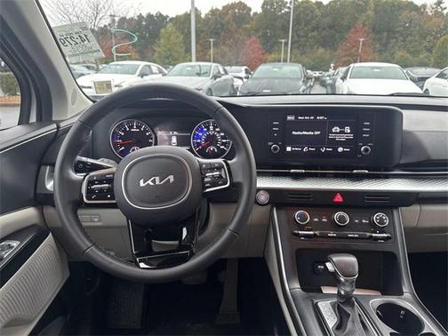 2023 Kia Carnival LX