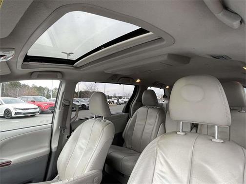 2014 Toyota Sienna XLE