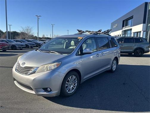2014 Toyota Sienna XLE