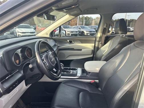 2023 Kia Carnival LX