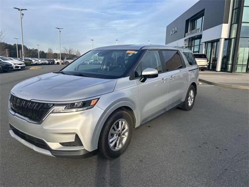 2023 Kia Carnival LX