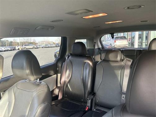 2023 Kia Carnival LX