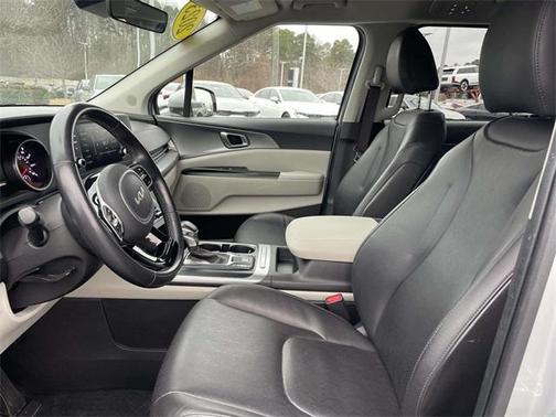 2023 Kia Carnival LX