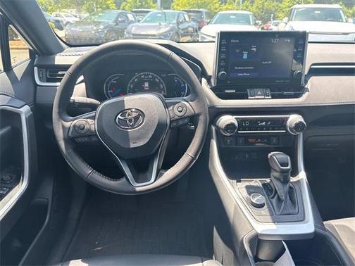 2022 Toyota RAV4 Hybrid SE