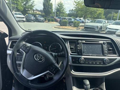 Midnight Black Metallic 2018 Toyota Highlander Limited
