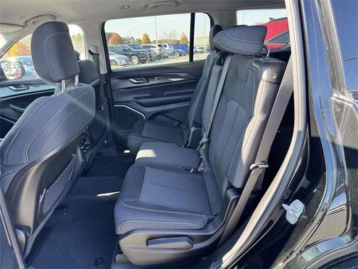 2022 Jeep Grand Cherokee L Laredo