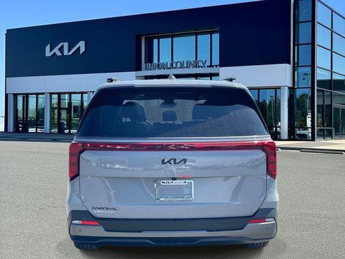 Ceramic Silver 2026 Kia Carnival SX