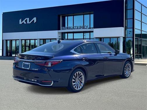 2024 Lexus ES 300h Luxury