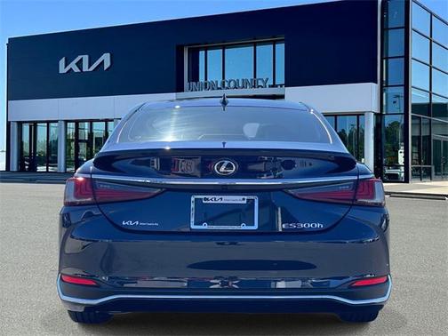 2024 Lexus ES 300h Luxury