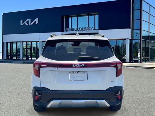 Snow White Pearl 2024 Kia Seltos EX