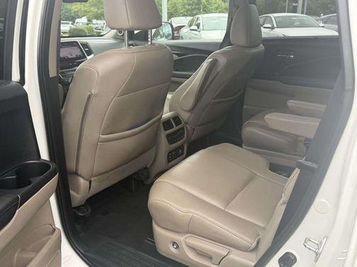 White Diamond Pearl 2017 Honda Pilot Elite