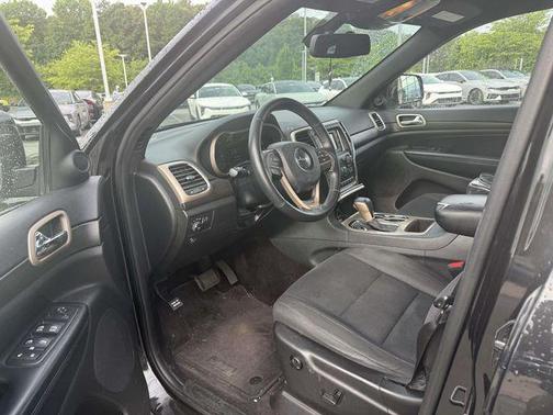 Brilliant Black Crystal Pearlcoat 2016 Jeep Grand Cherokee Laredo
