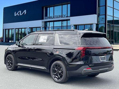 Aurora Black Pearl 2026 Kia Carnival Hybrid SX