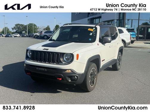 Alpine White 2016 Jeep Renegade Trailhawk