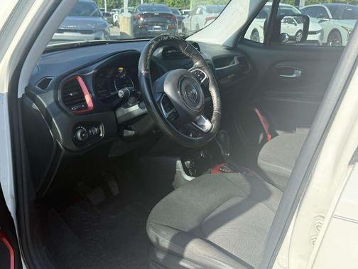 Alpine White 2016 Jeep Renegade Trailhawk