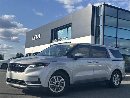 2023 Kia Carnival LX