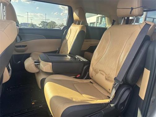 2023 Kia Carnival LX