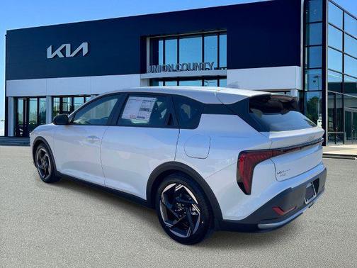 Snow White Pearl 2027 Kia K4 EX