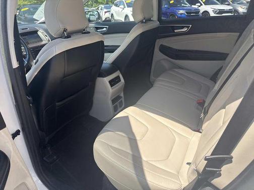 White Platinum Clearcoat Metallic 2017 Ford Edge Titanium