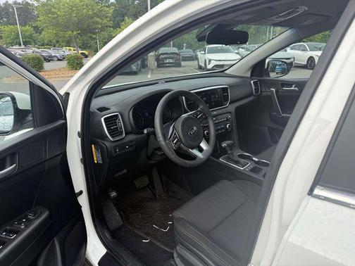 Snow White Pearl 2021 Kia Sportage LX