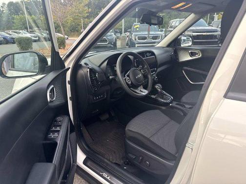 Clear White w/Black Roof 2023 Kia Soul S