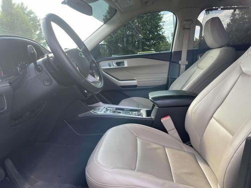 Star White Metallic Tri-Coat 2021 Ford Explorer Limited