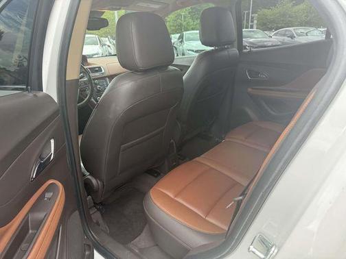 White Pearl Tricoat 2016 Buick Encore Leather