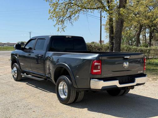 Maximum Steel Metallic Clearcoat 2019 RAM 3500 Laramie Crew Cab 4x4 8' Box