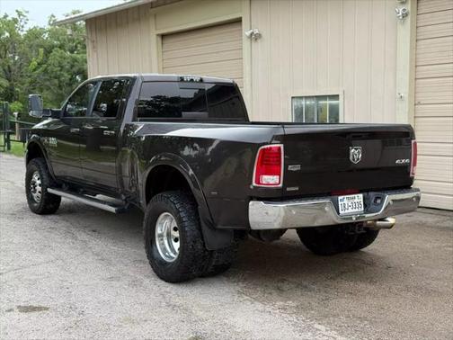 2017 RAM 3500 Laramie Crew Cab 4x4 8' Box