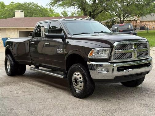 2017 RAM 3500 Laramie Crew Cab 4x4 8' Box