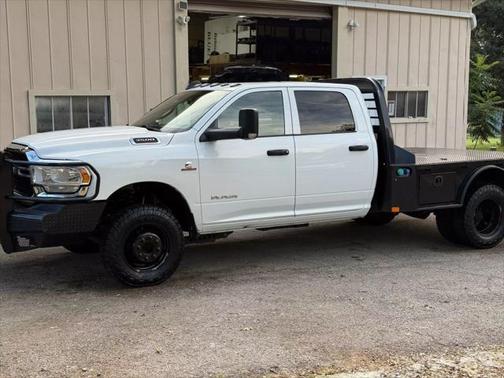 2022 RAM 3500 Tradesman Crew Cab 4x4 8' Box