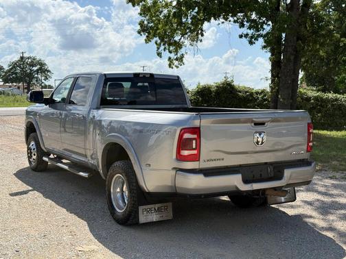 Billet Silver Metallic Clearcoat 2022 RAM 3500 Laramie Crew Cab 4x4 8' Box