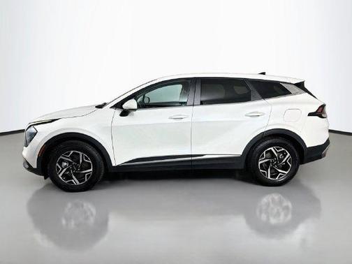 Snow White Pearl 2023 Kia Sportage LX